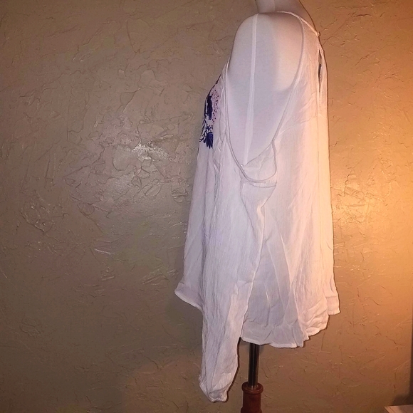 JACHS Girlfriend White Cold Shoulder Embroidered Flowy Peasant Top Shirt Blouse - Picture 7 of 14
